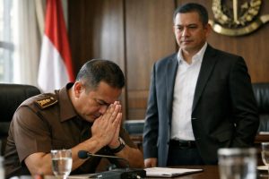 jamwas meminta maaf atas keputusan febrie adriansyah yang tidak mengenakan rompi tahanan dan berjanji akan segera mengambil tindakan tegas terkait hal tersebut.