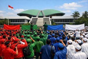 jadwal lengkap dan tuntutan utama dari empat kelompok massa dalam demo 27 agustus di dpr. simak informasi terkini dan detail aksi di afu.id.