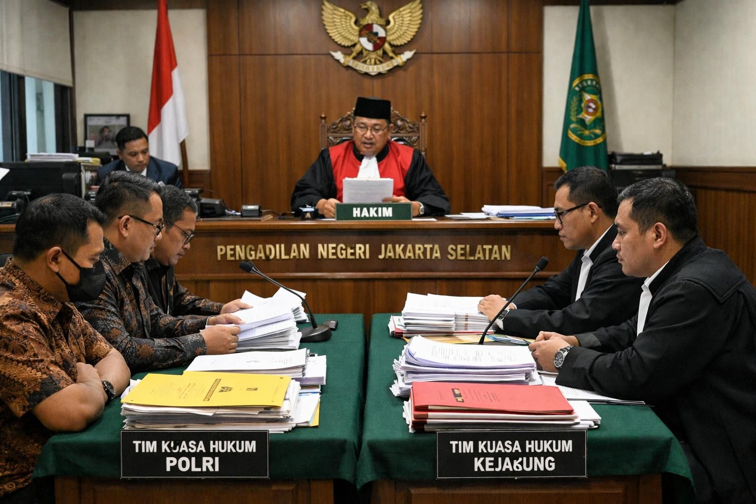 polri bekerja sama dengan kejagung meminta hakim untuk menolak gugatan praperadilan yang diajukan oleh febrie, memperkuat sinergi dalam penegakan hukum di indonesia.